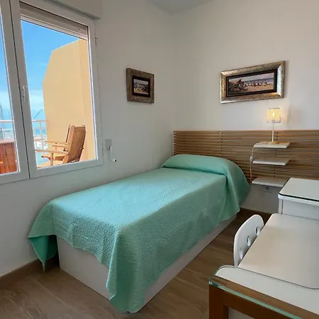 Atico Frente Al Puerto De By Elconserje Apartament